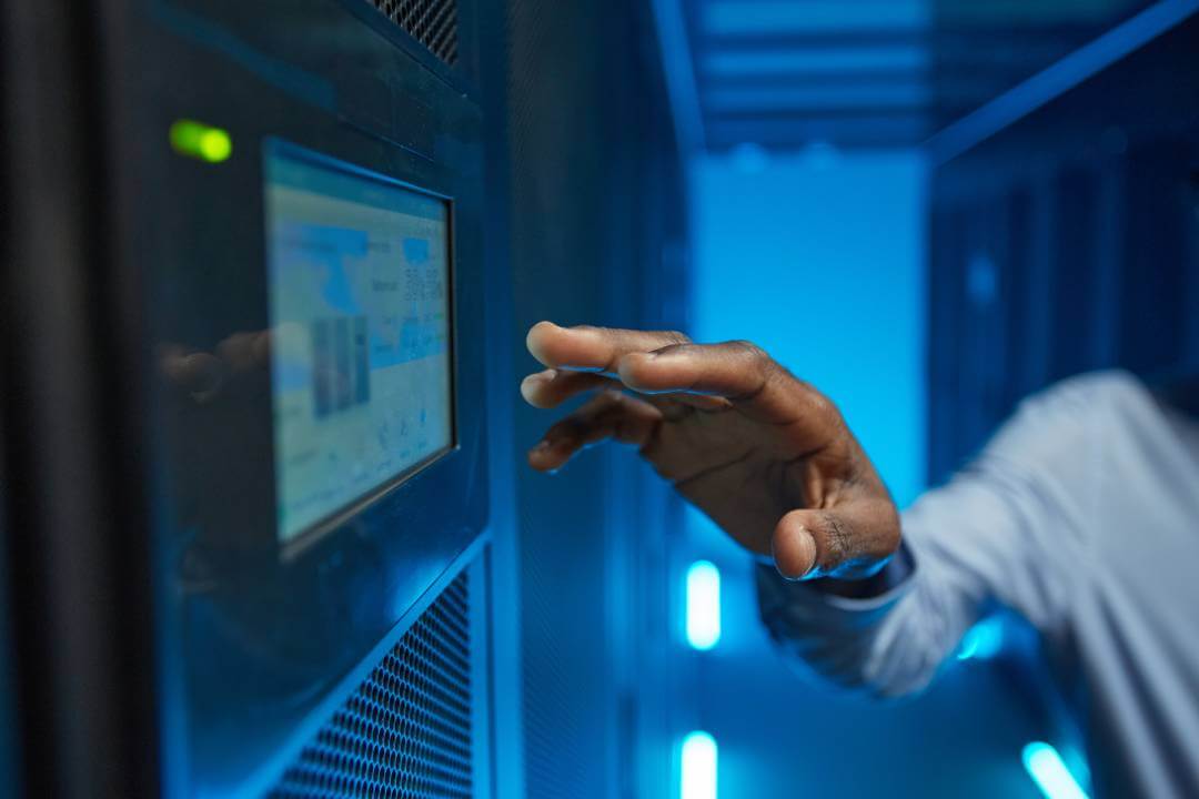 Sistemas de control de iluminación y persianas.